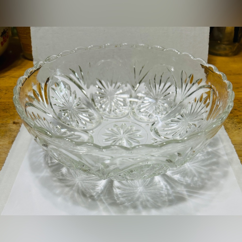 Vintage Anchor Hocking clear cut glass bowl. Mint condition. Glass is clear.